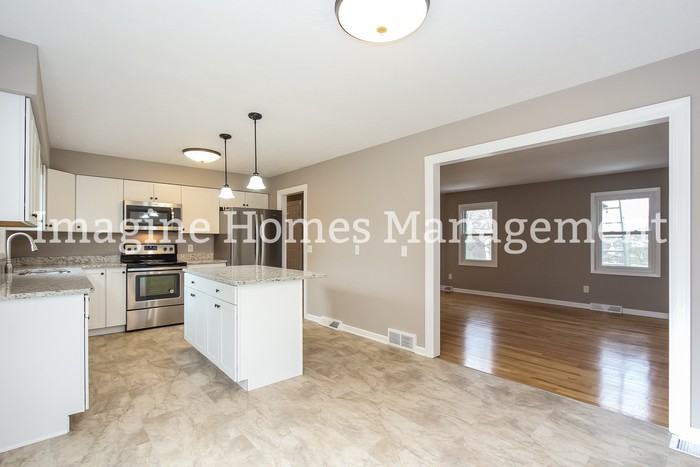 42 Nantucket Dr - Photo 2 of 10