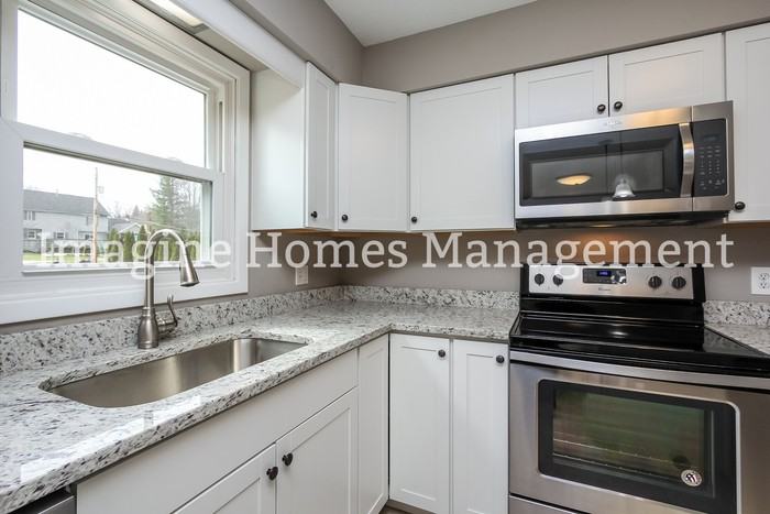 42 Nantucket Dr - Photo 3 of 10