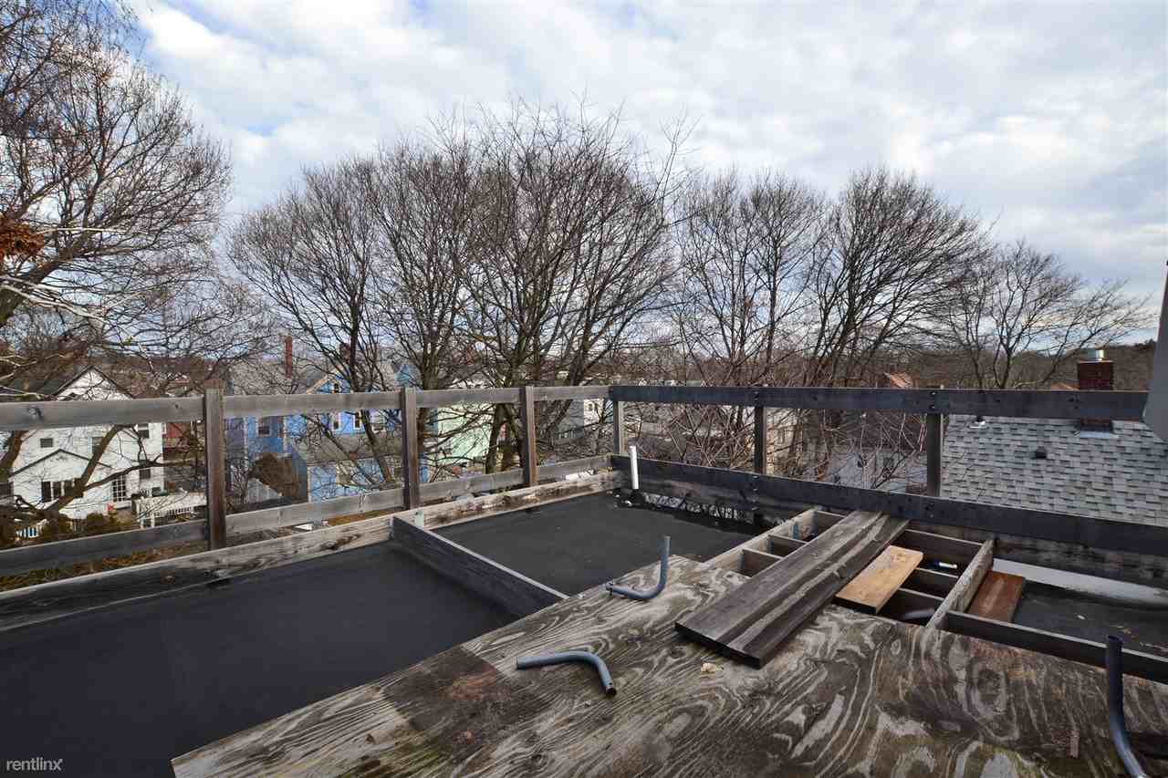 126 Monument St - Photo 3 of 10