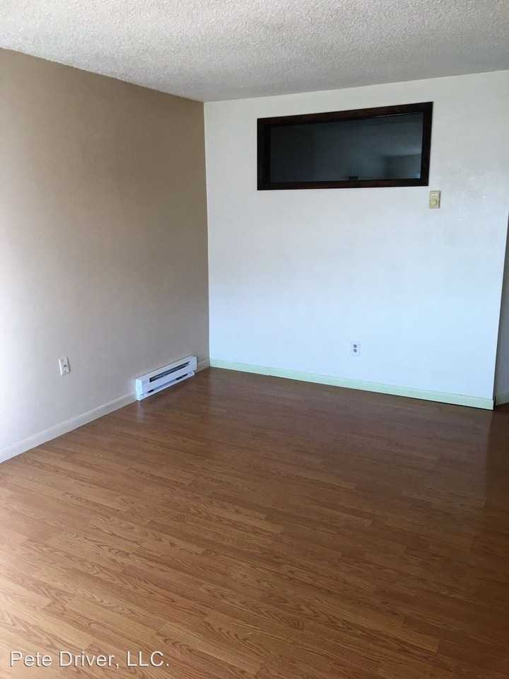 403 Kings Ct - Photo 3 of 16