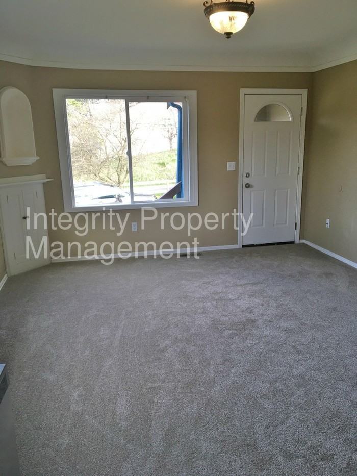 19527 SE 237th St - Photo 3 of 17