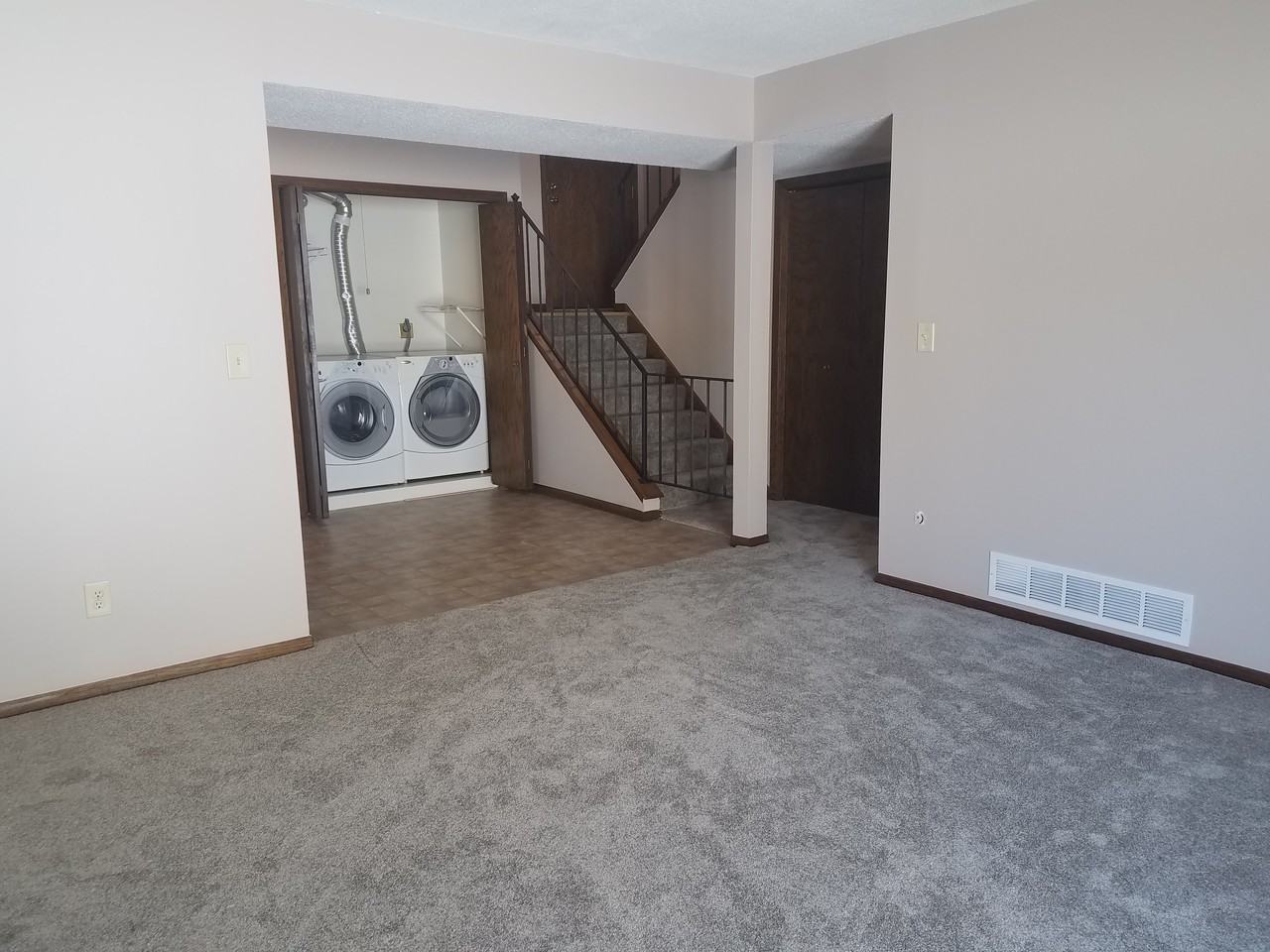 12 20th Avenue Southwest - Photo 3 of 6