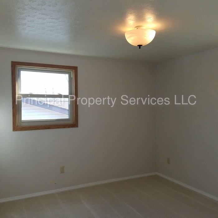 3133 Knights Ln - Photo 2 of 38