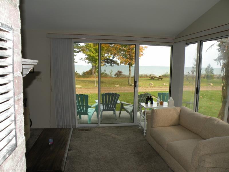 5108 Lakeview Rd - Photo 3 of 10