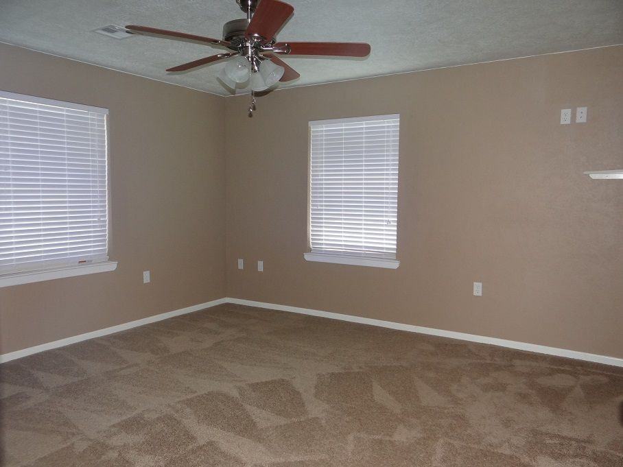 5549 Tremont St - Photo 3 of 5