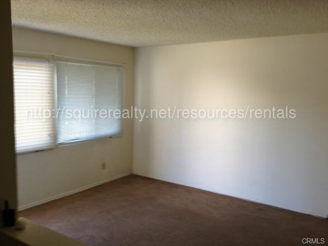 247 W 9th St - Photo 3 of 7