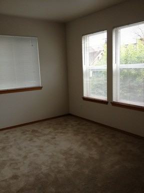 428 NE Buffalo St #1 - Photo 2 of 5