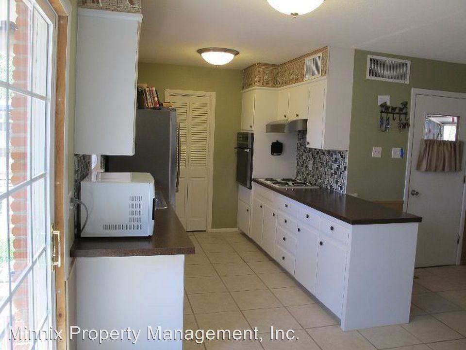 3303 Fannin Ave - Photo 3 of 4