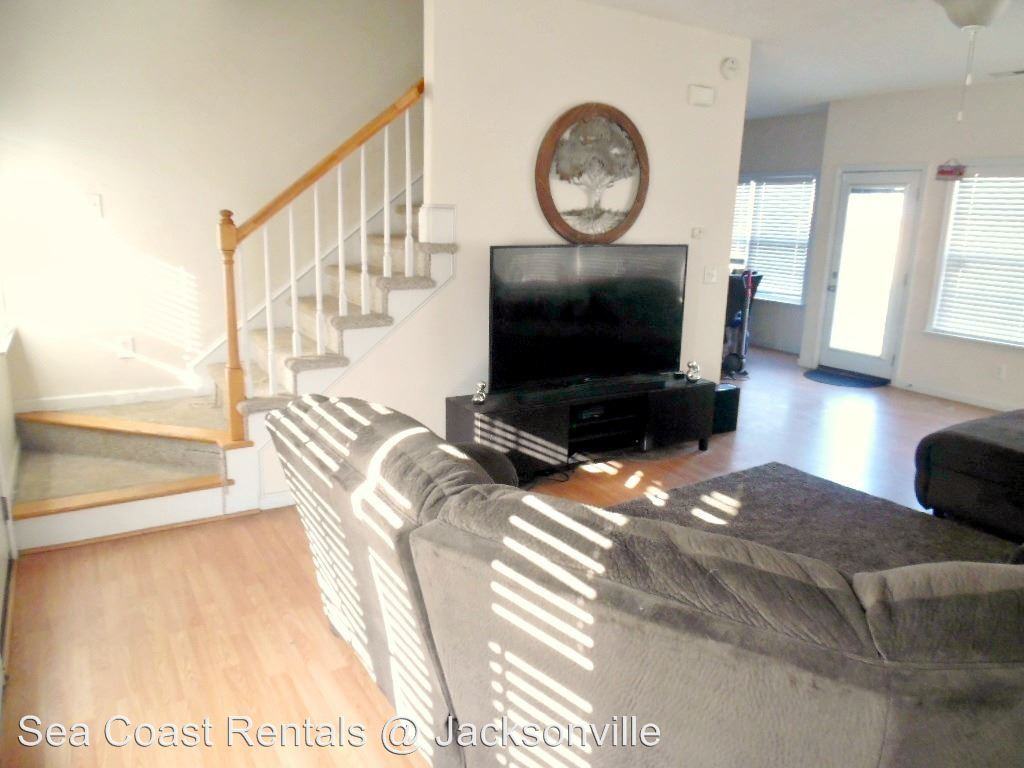 205 Chandler Ct - Photo 2 of 25