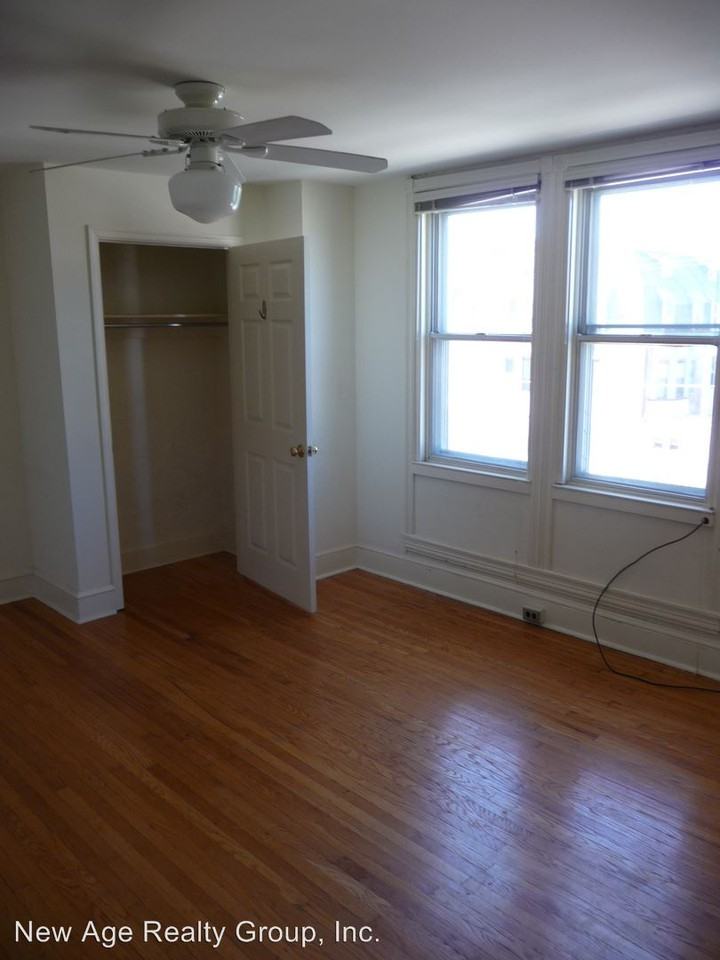 4724 Warrington Ave - Photo 3 of 7