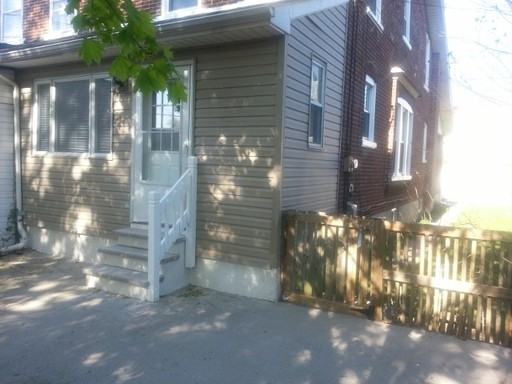 910 N Van Buren St - Photo 3 of 13