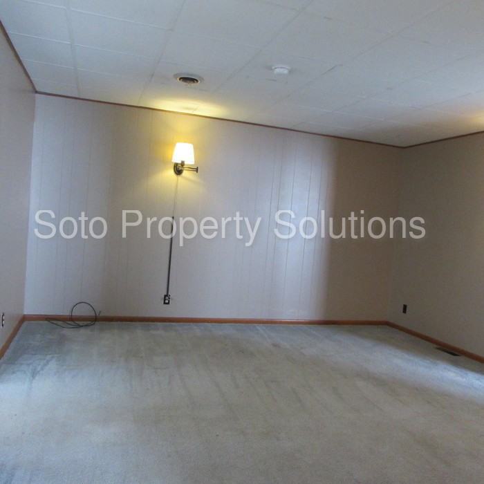 325 Greer Ave - Photo 2 of 20