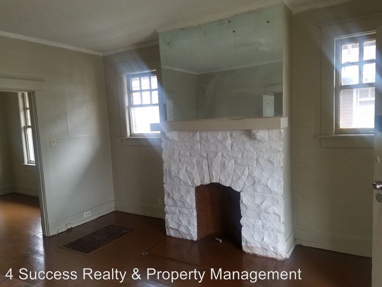 1177 College St - Photo 2 of 3