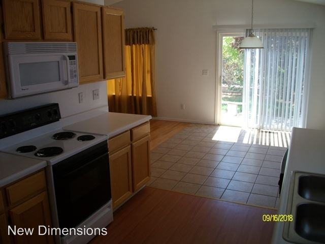 2265 Desert Cove Ct - Photo 2 of 12