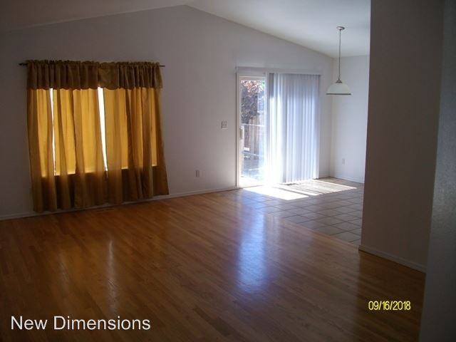 2265 Desert Cove Ct - Photo 3 of 12