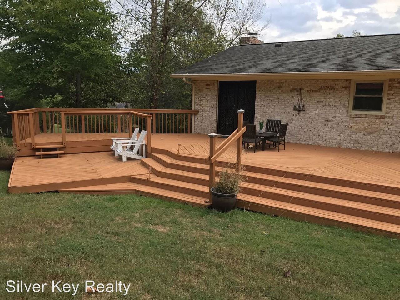 1704 Elmhurst Dr - Photo 3 of 21