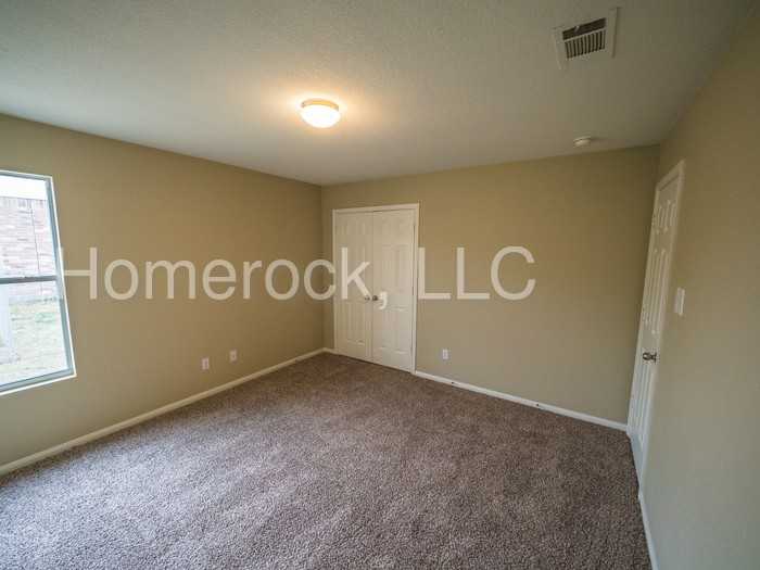 2402 Riley Dr - Photo 3 of 22
