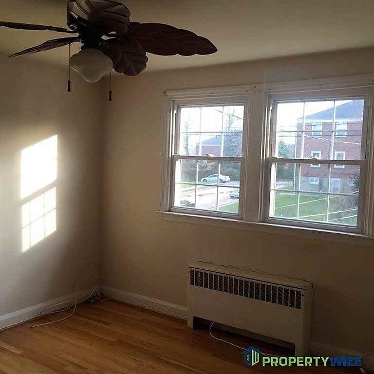 921 E Lake Ave - Photo 2 of 11