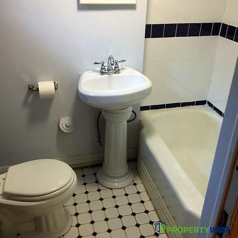 921 E Lake Ave - Photo 3 of 11