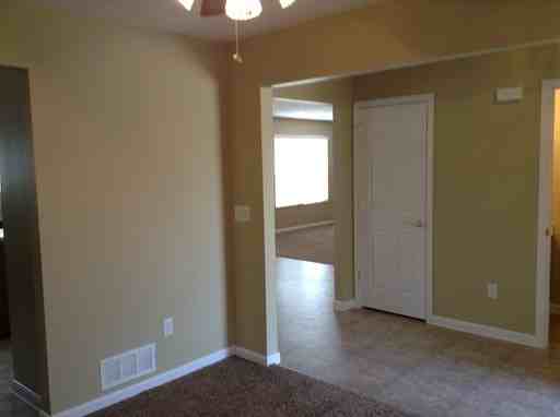 404 Bluebell Ct - Photo 2 of 12