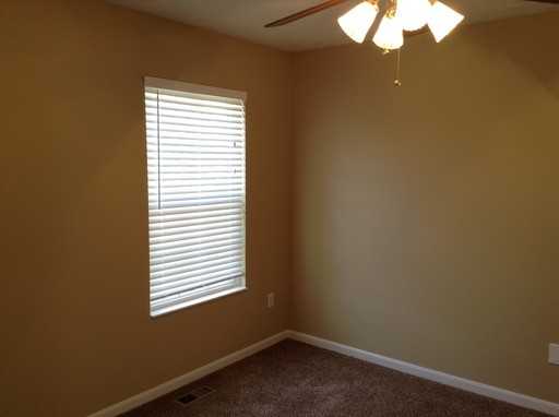 404 Bluebell Ct - Photo 3 of 12