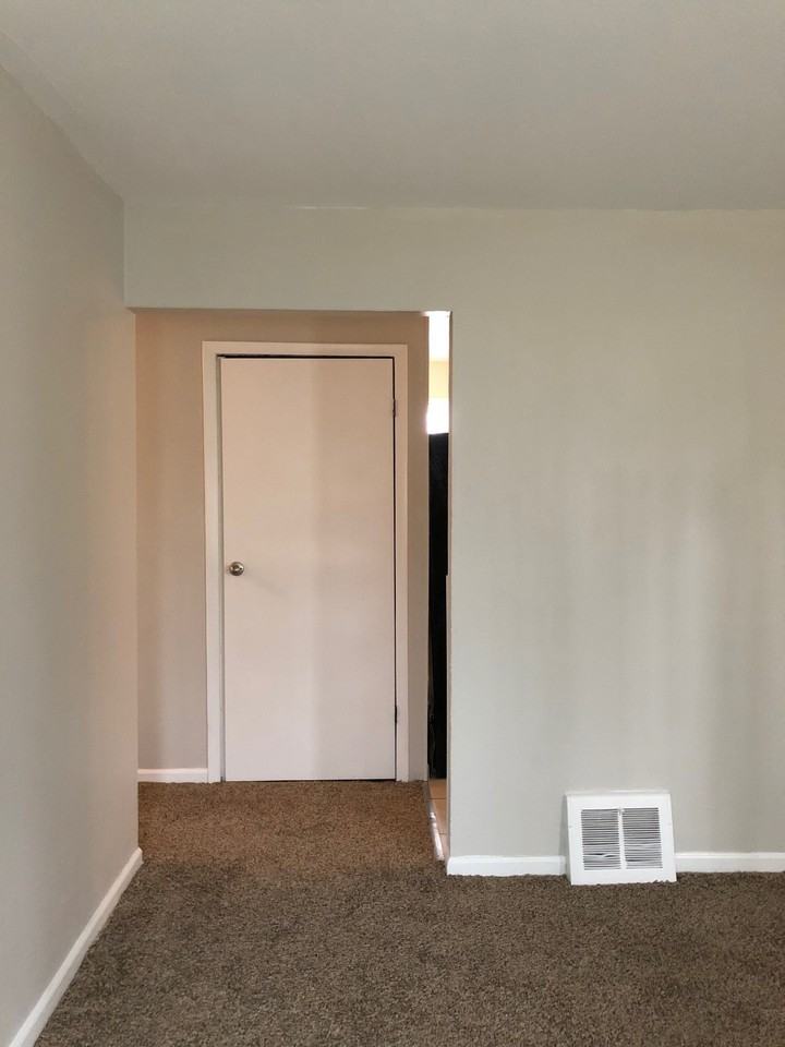 7709 Paddington Dr - Photo 2 of 17