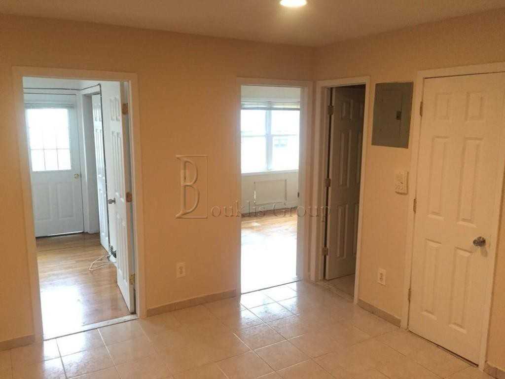 25-29 35th St #2B - Photo 3 of 6