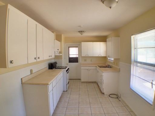 5022 Bayhead Dr - Photo 3 of 12