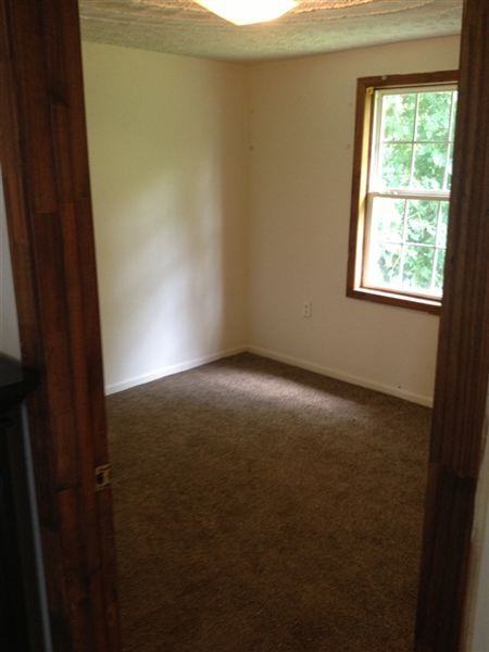 100 Meadow Ln - Photo 3 of 7