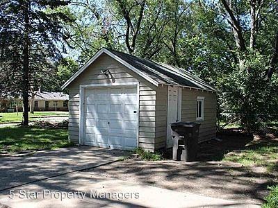 1401 Columbian Ave - Photo 2 of 9