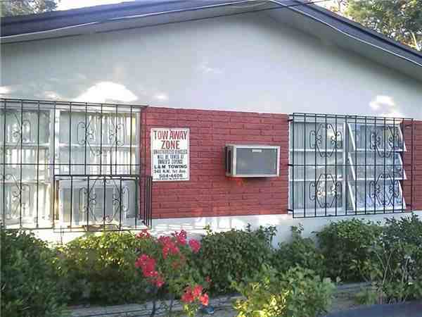 1821 SW 11 CT - Photo 3 of 7