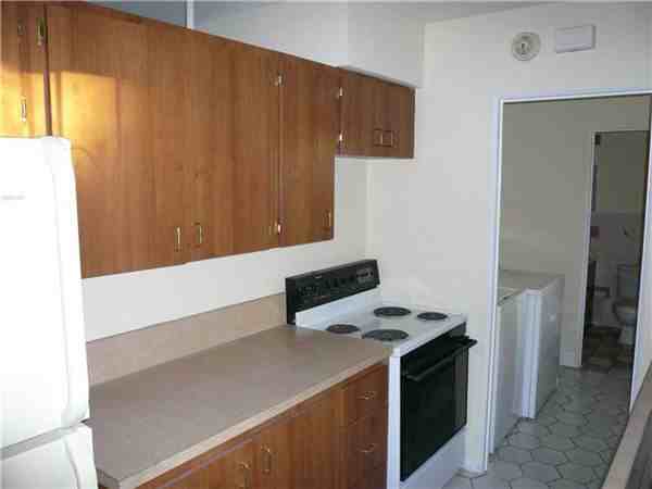 1821 SW 11 CT - Photo 2 of 7