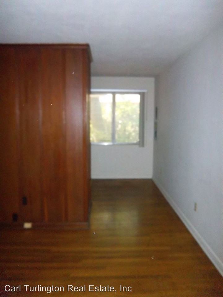 605 NE 6th Ave - Photo 2 of 8