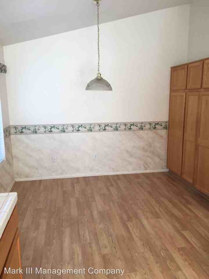 601 Blackstone Ct - Photo 3 of 13