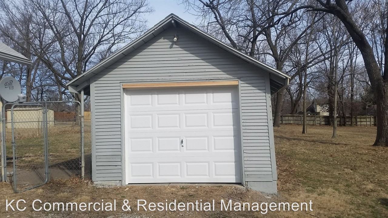 8327 Robinson St - Photo 3 of 11