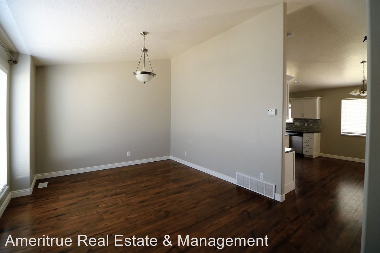 2877 W 370 N St - Photo 2 of 21