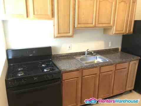 2876 Pelham Ave - Photo 2 of 18