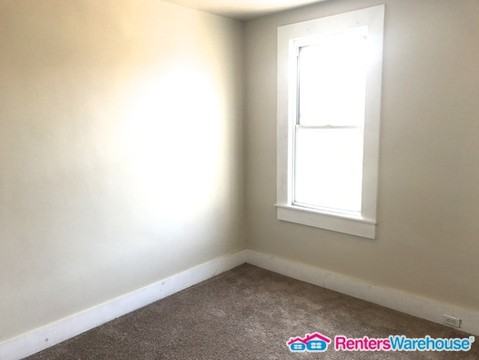 2876 Pelham Ave - Photo 3 of 18