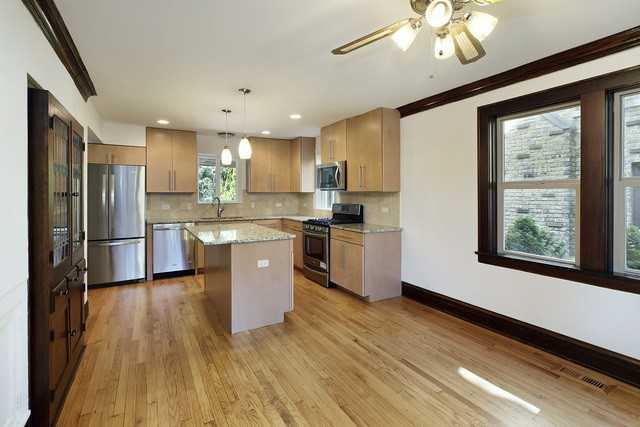 2427 Birchwood Ln - Photo 2 of 13