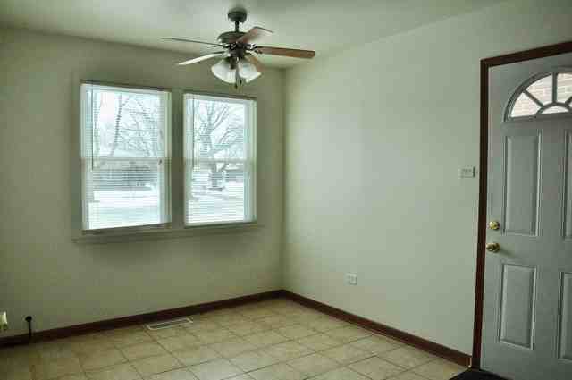 12854 S Saginaw Ave - Photo 3 of 10