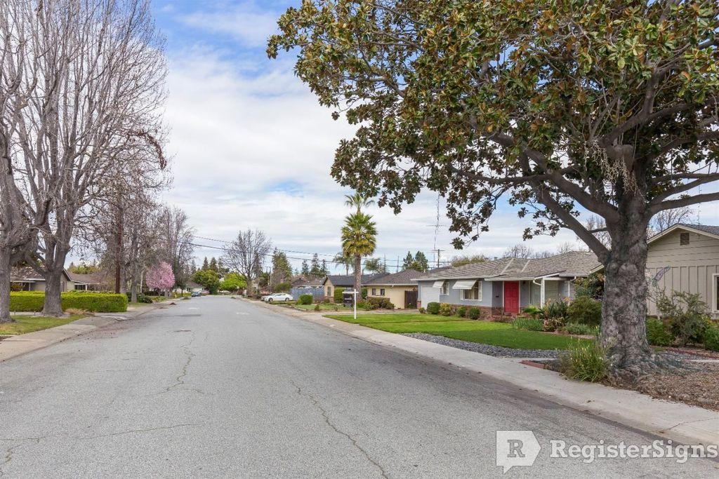 714 S Monroe St - Photo 2 of 4