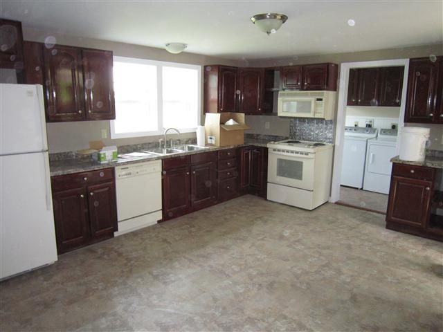 414 Russell St - Photo 2 of 11