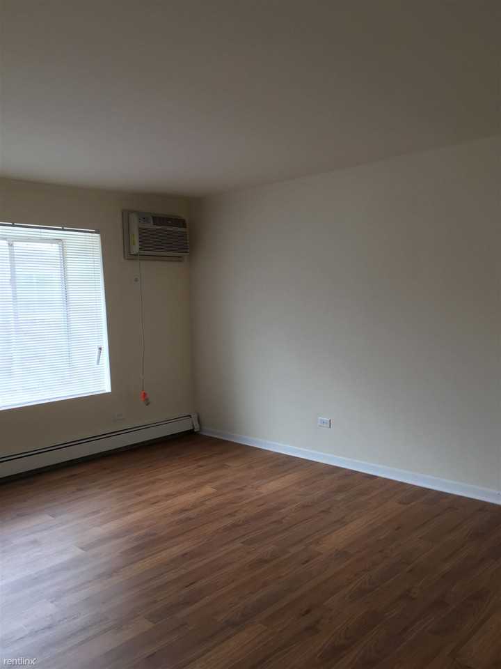 495 Madison Ave - Photo 2 of 5