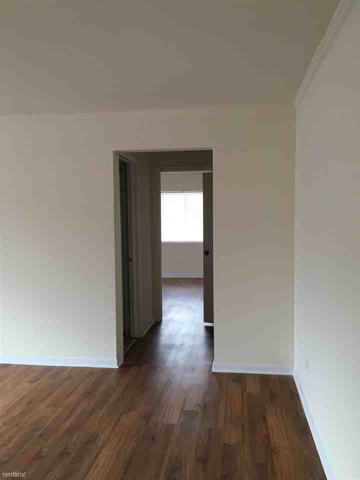 495 Madison Ave - Photo 3 of 5