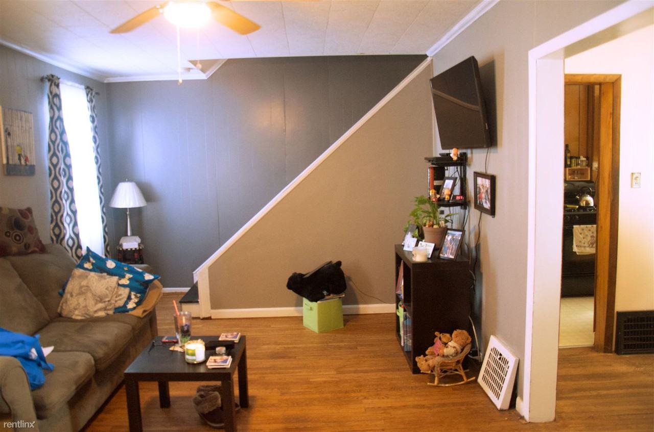 225 S Hannevig Ave - Photo 3 of 14