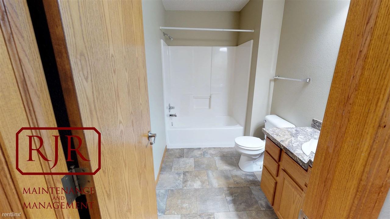 2821 Marina Rd SE - Photo 2 of 9