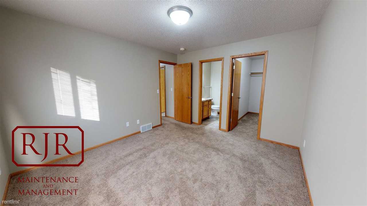 2821 Marina Rd SE - Photo 3 of 9