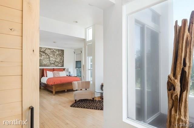 808 N La Jolla Ave - Photo 3 of 22