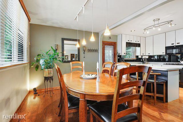 339 Park Dr - Photo 3 of 10