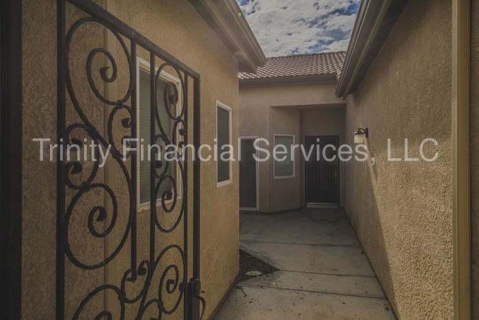 5304 Villa Bella Ln - Photo 3 of 36